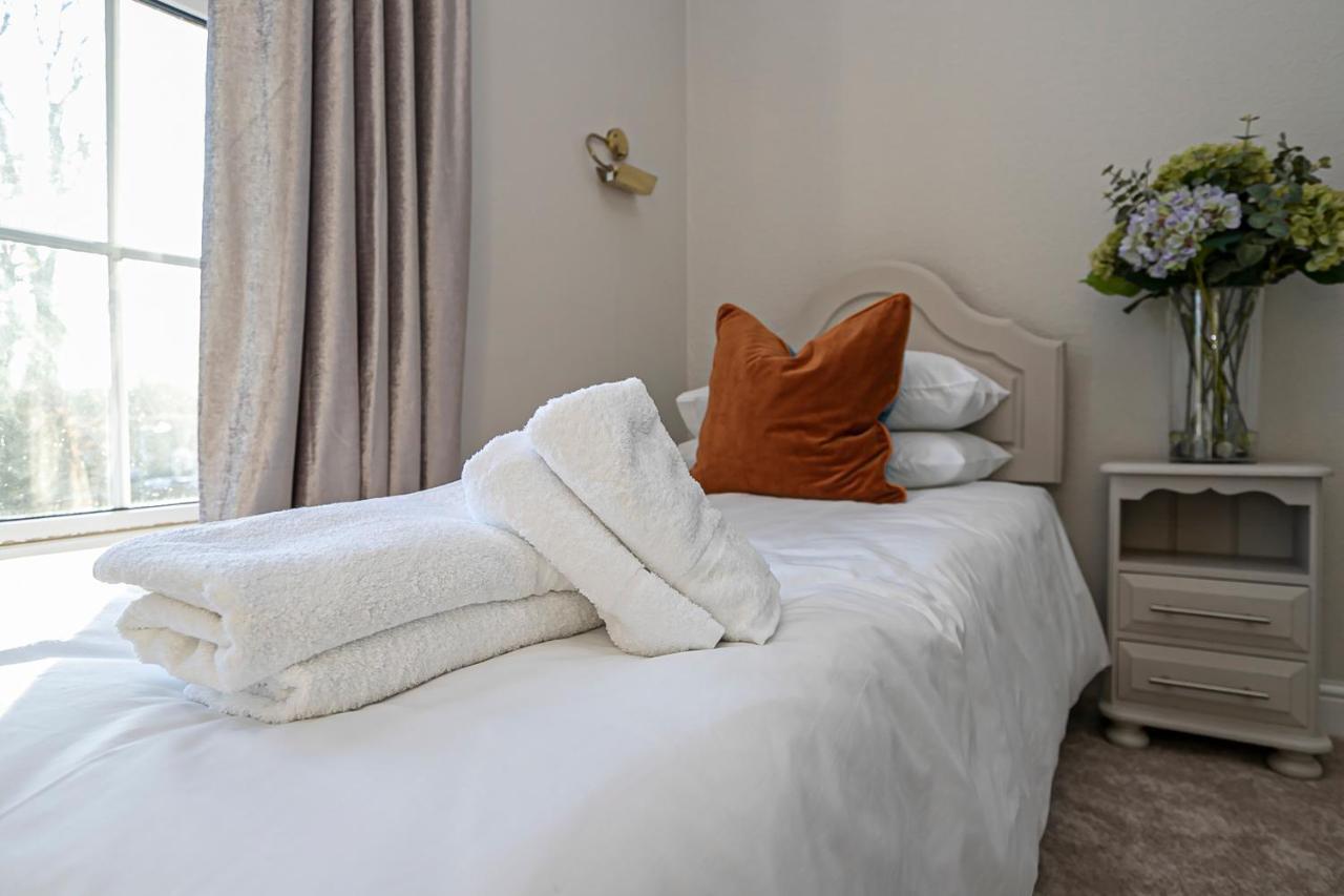 Pages Hotel And Guesthouse Harlow Luaran gambar